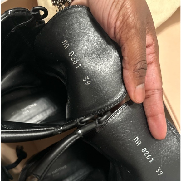 AUTHENTIC Louis Vuitton Laureate Platform Desert Boot (Black) - Picture 10 of 10